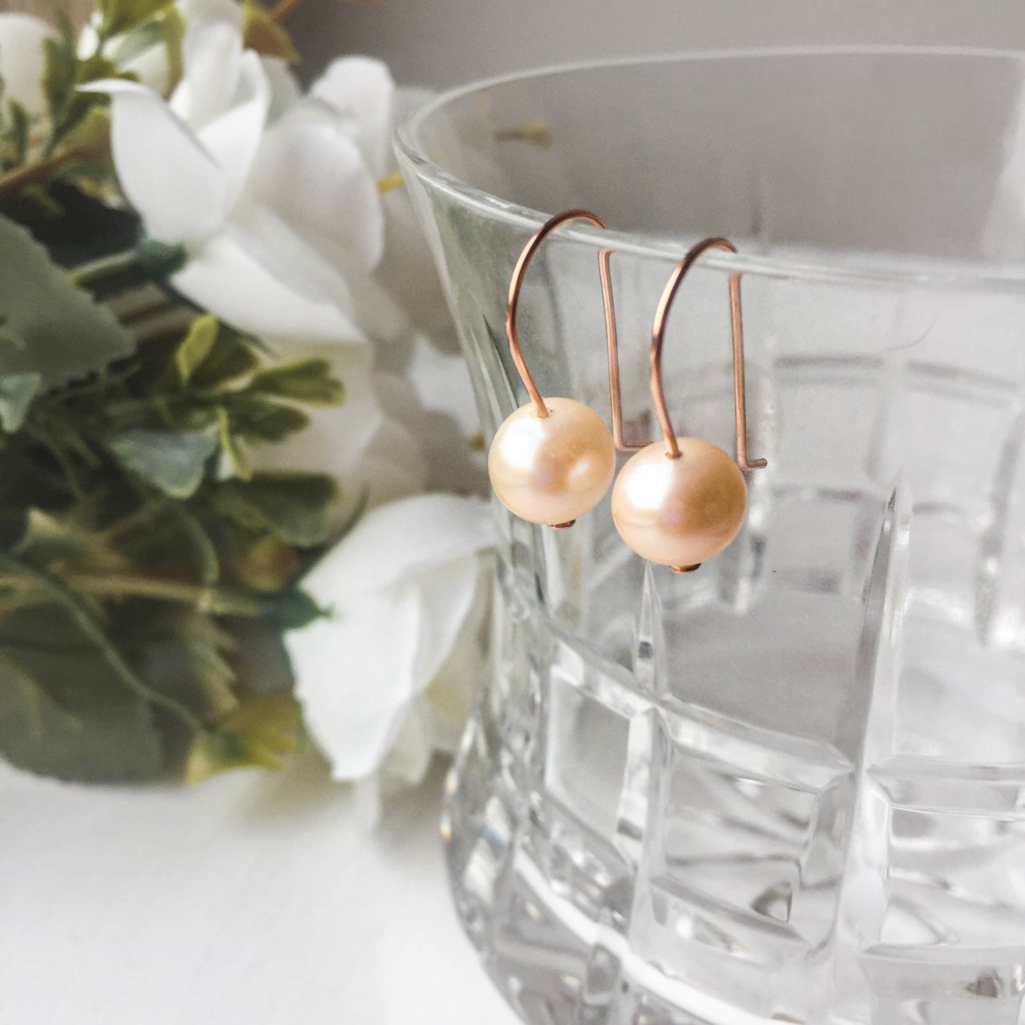 ROSITA Simple Pearl Drop Earrings in Rose Gold