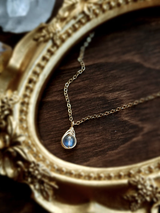 Dainty Labradorite Necklace