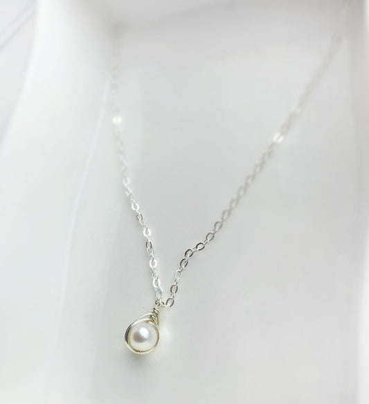 Dainty White Pearl Necklace